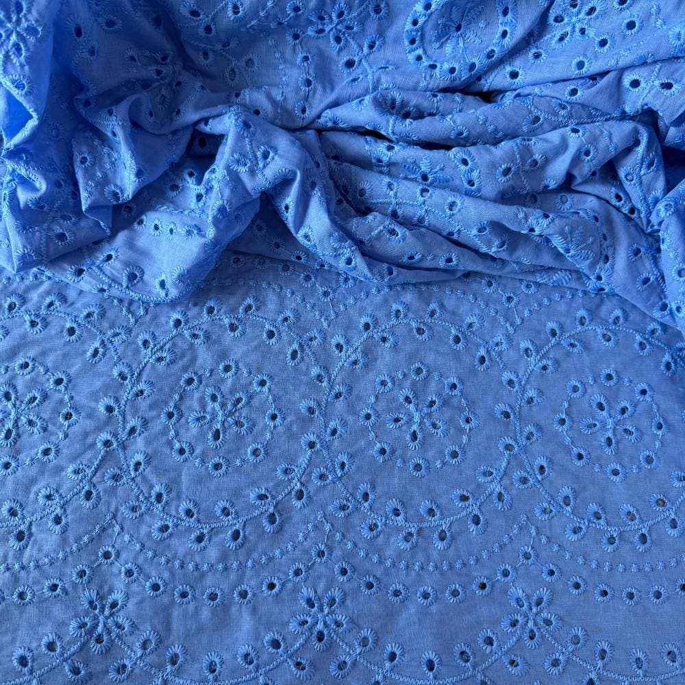 Tecido Laise de Algodão Bordado - Azul Bebê