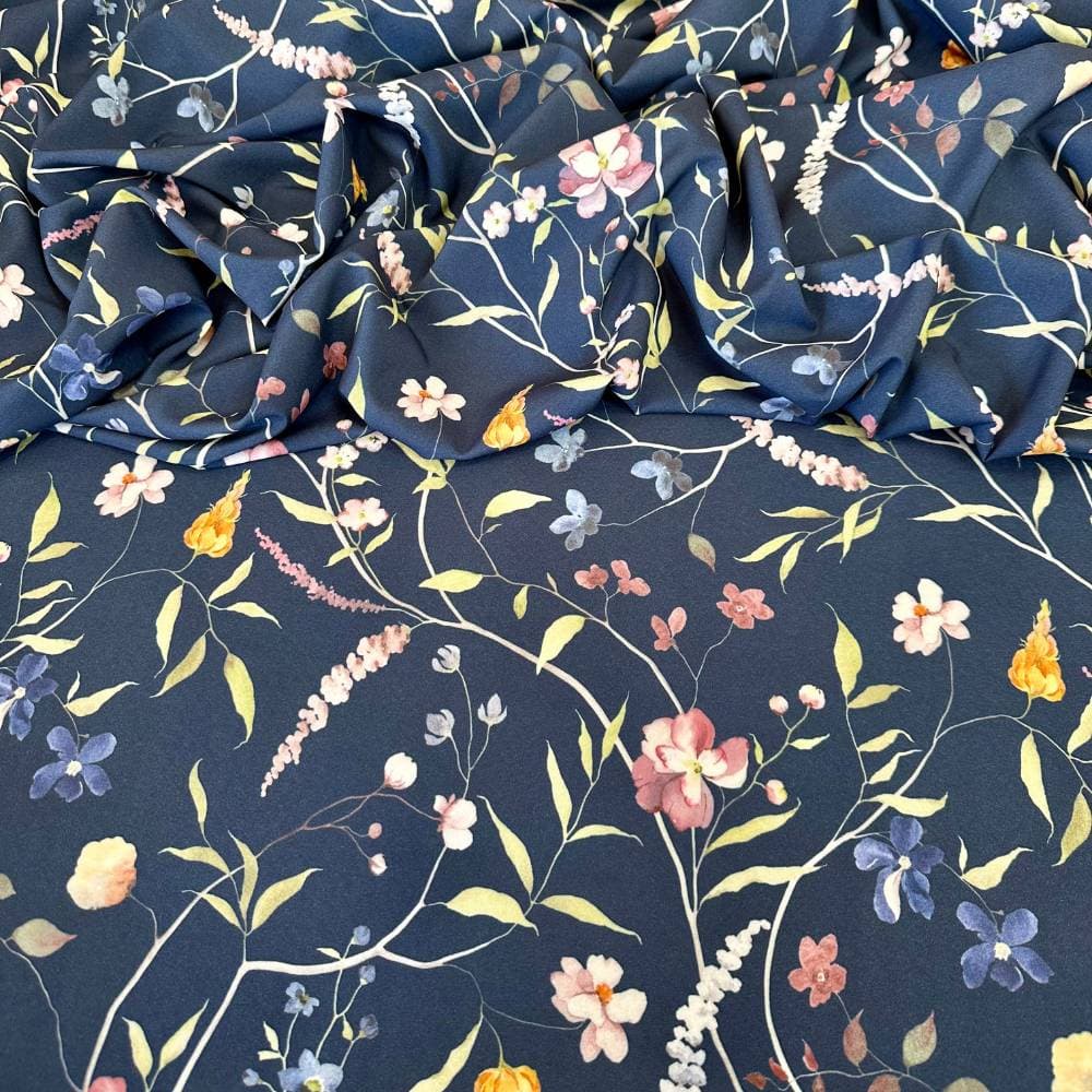 Tecido Estampado Viscoseda Flores Azul Marinho - atacado