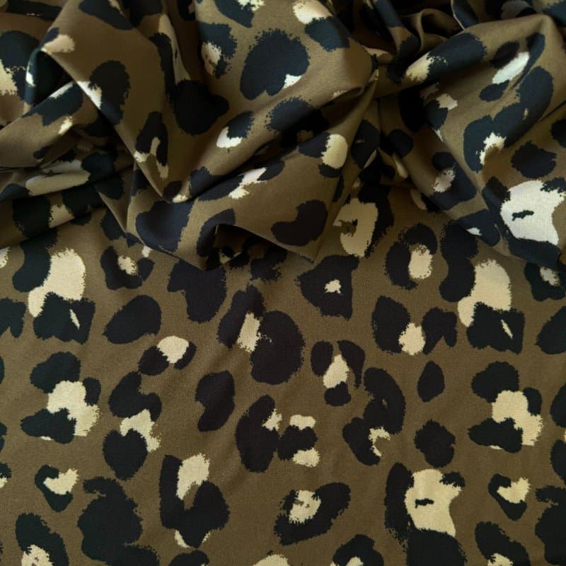 Tecido Estampado Viscoseda Animal Print - Onça Verde