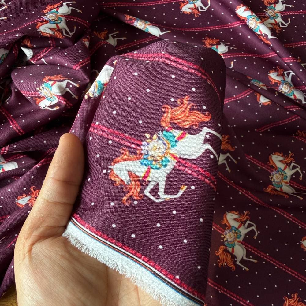 Tecido Estampado Viscoseda Carrossel Encantado - Atacado