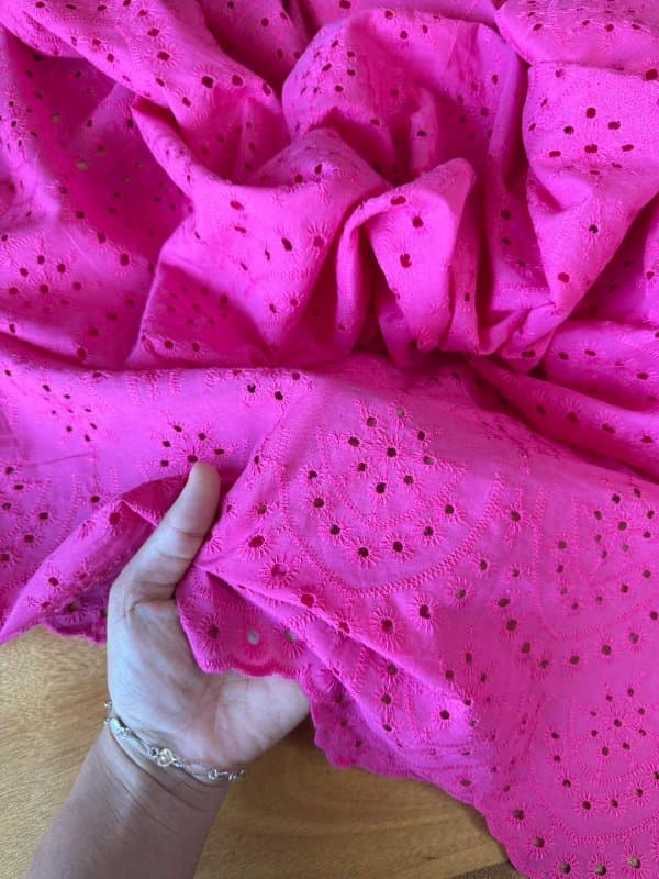 Tecido Laise Bordada Rosa Chock - LIVE