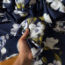 Tecido Estampado Crepe Elise - Floral Azul Marinho