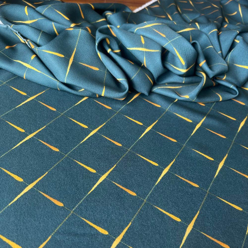 Tecido Estampado Crepe Elise - Verde Detalhes Dourados