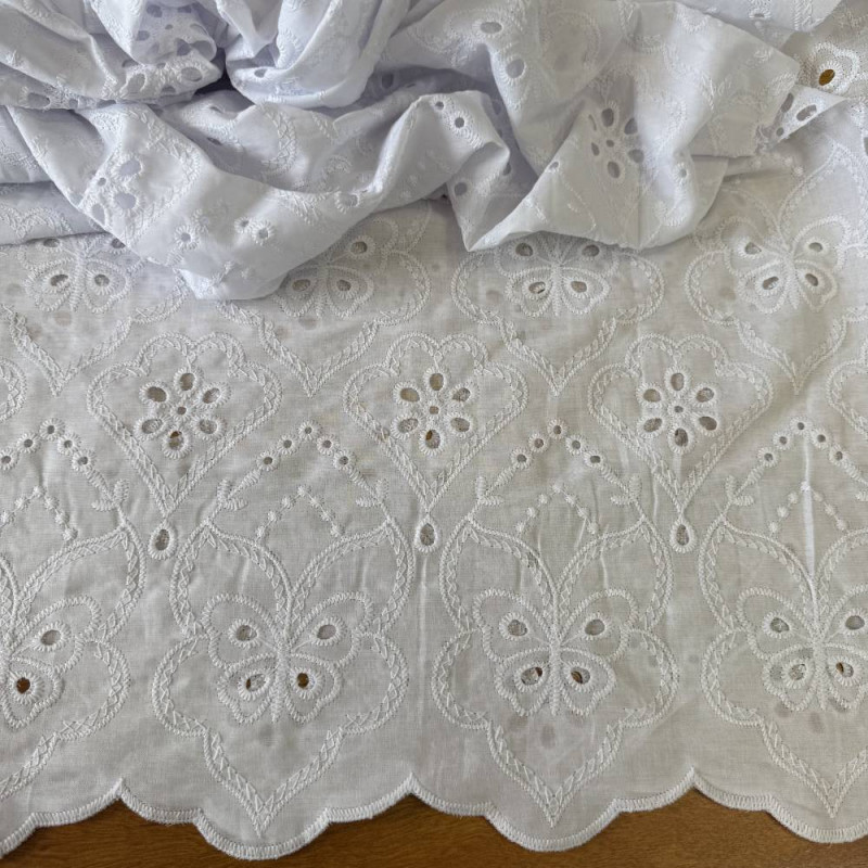 Tecido Lese de Algodão Bordado - Borboletas Branca