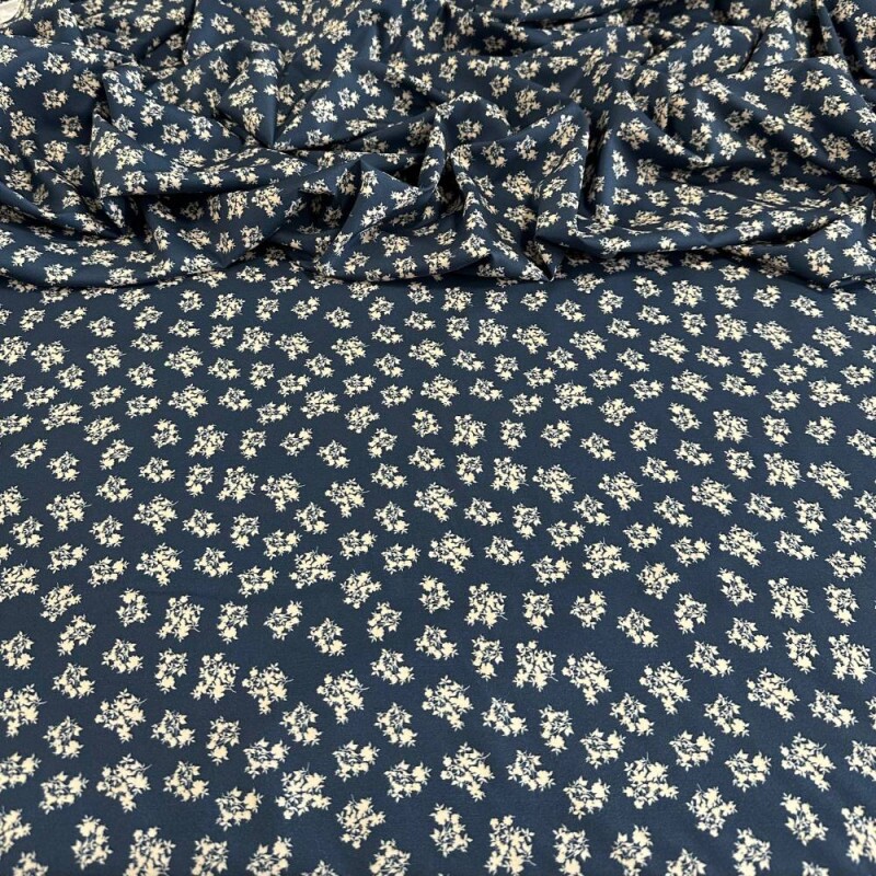 Tecido Estampado Viscoseda flores brancas - Atacado