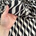 Tecido Estampado Viscoseda ondas black - Atacado
