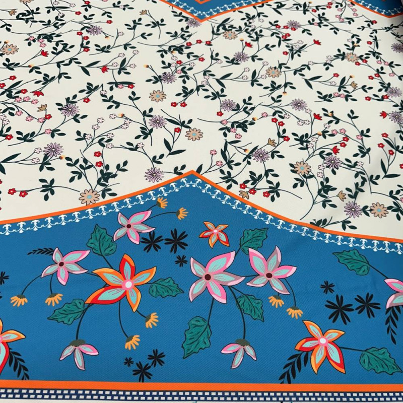 Tecido Estampado Crepe Evolve barrado de flores delicadas - Atacado 