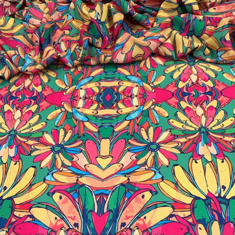 Tecido Estampado Crepe Evolve flores e bananas 